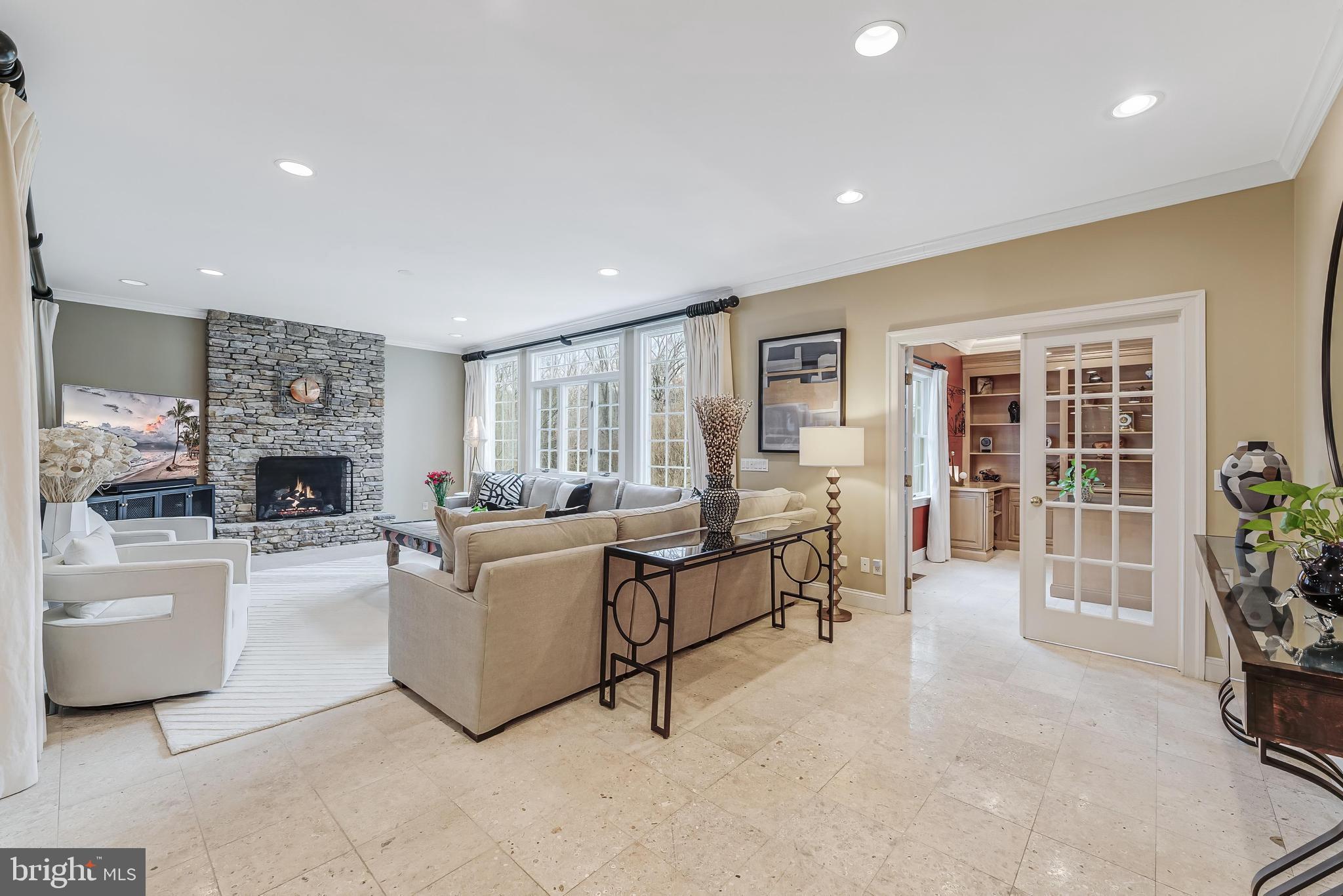 PINE KNOLLS - Residential