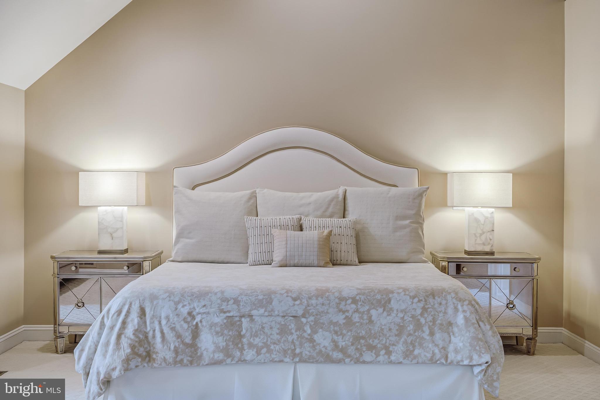 PINE KNOLLS - Residential