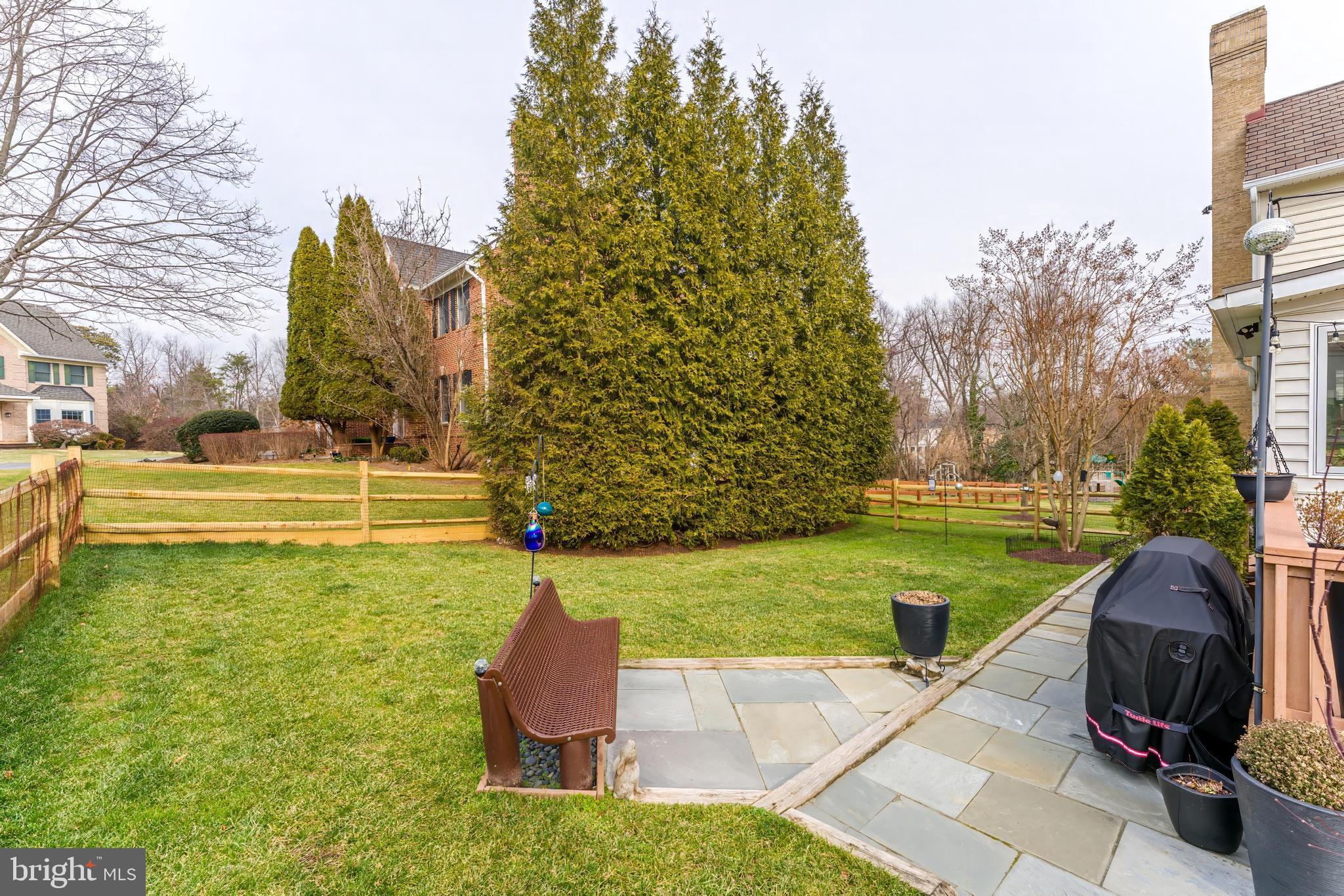 PINE KNOLLS - Residential