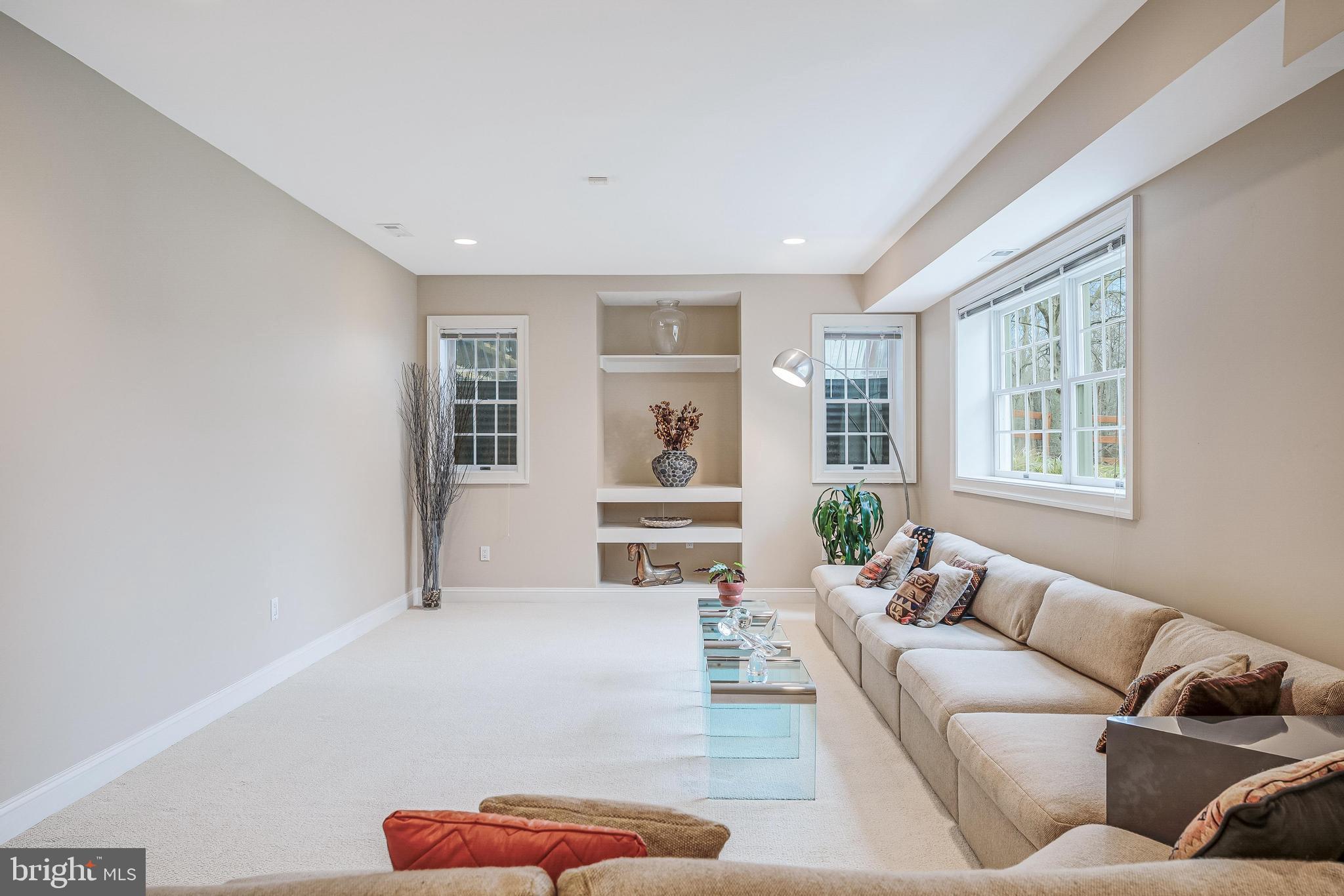 PINE KNOLLS - Residential