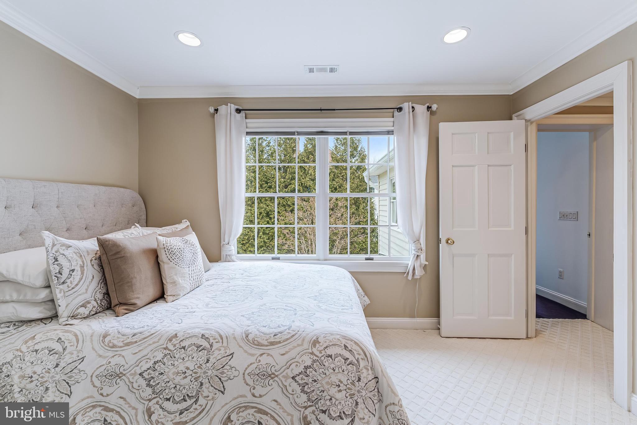 PINE KNOLLS - Residential