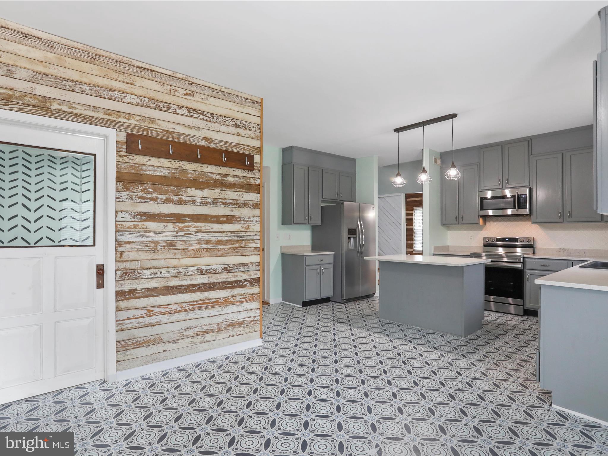 APPLE KNOLLS ESTATES - Residential