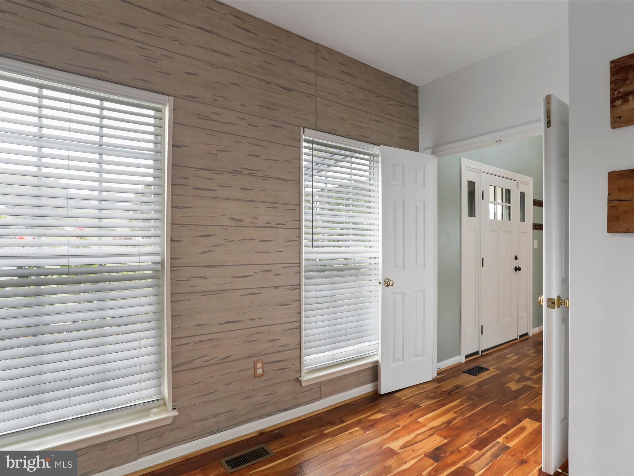 APPLE KNOLLS ESTATES - Residential