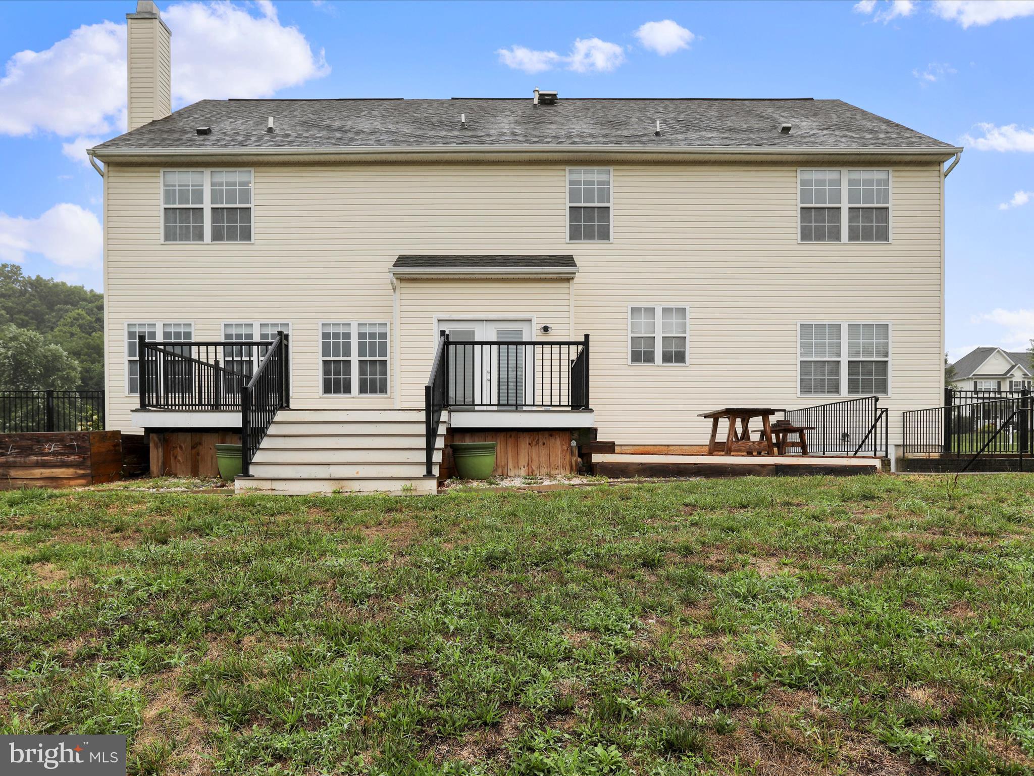 APPLE KNOLLS ESTATES - Residential