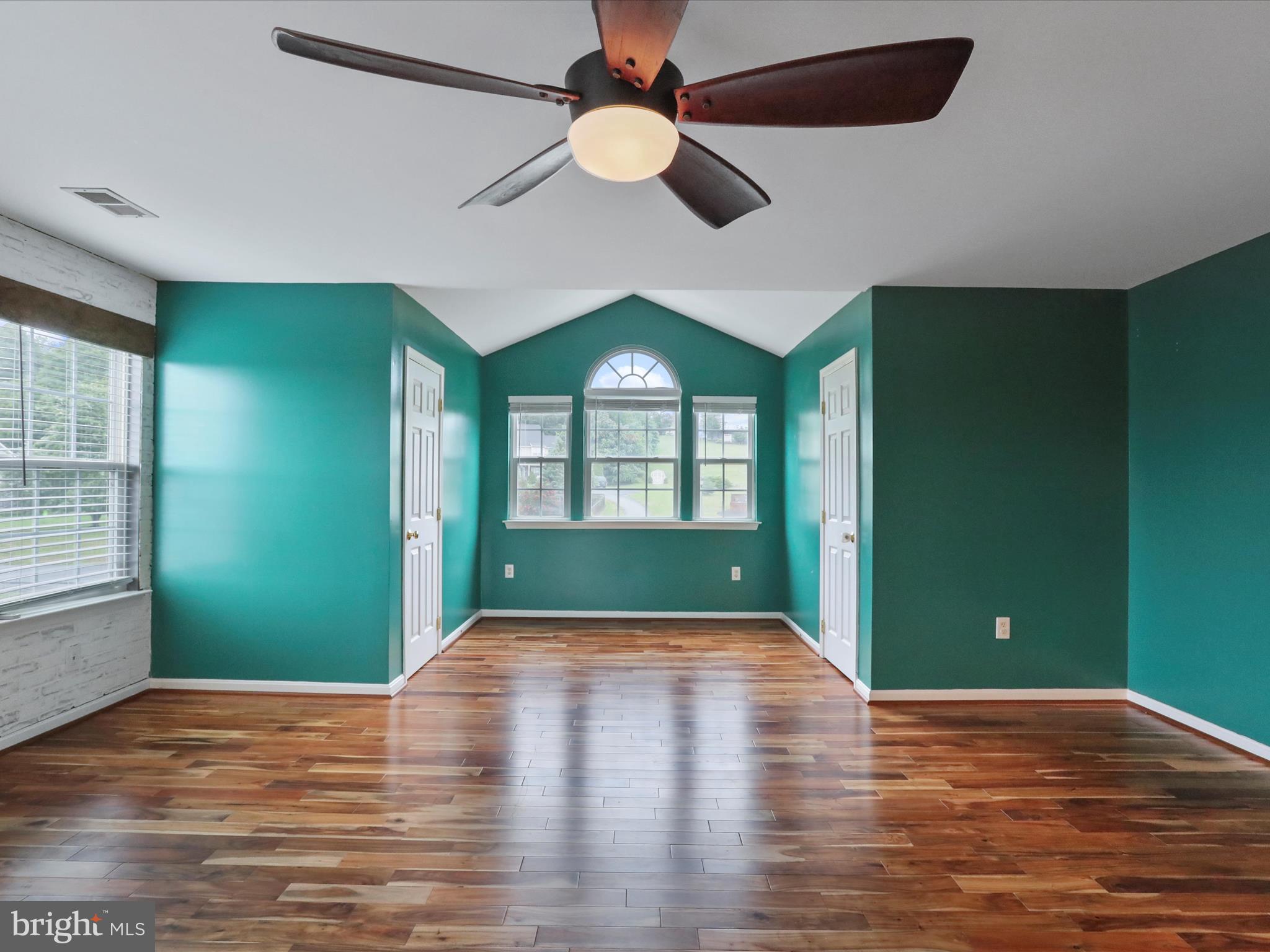 APPLE KNOLLS ESTATES - Residential