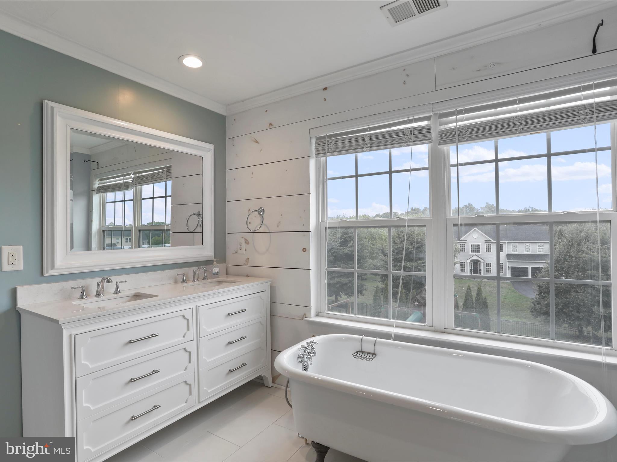 APPLE KNOLLS ESTATES - Residential