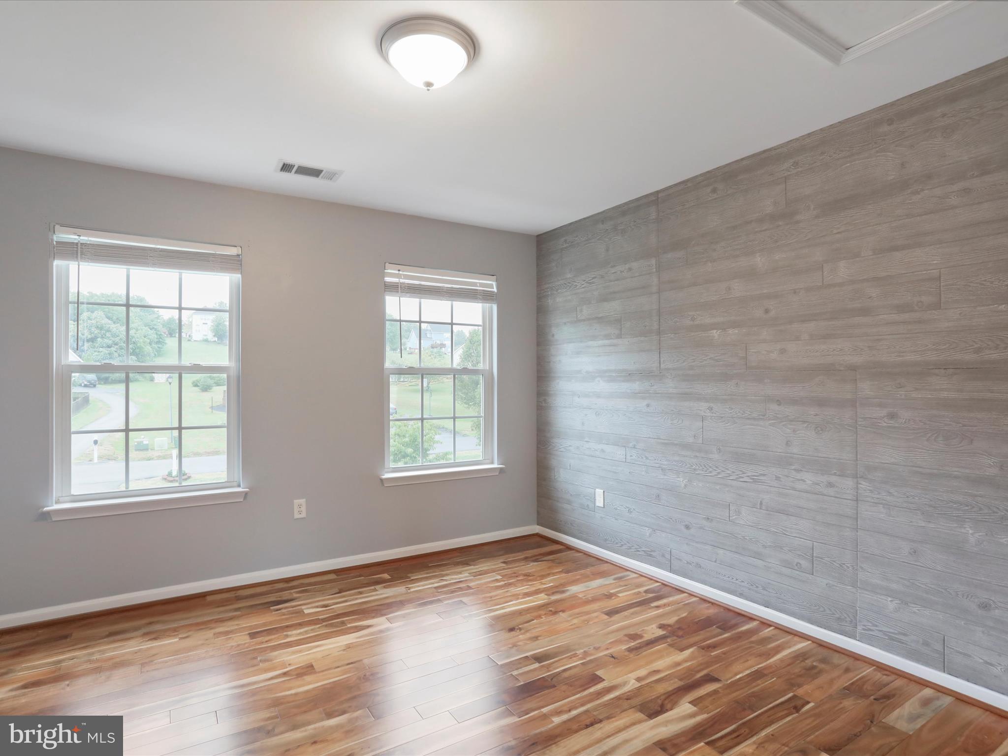 APPLE KNOLLS ESTATES - Residential