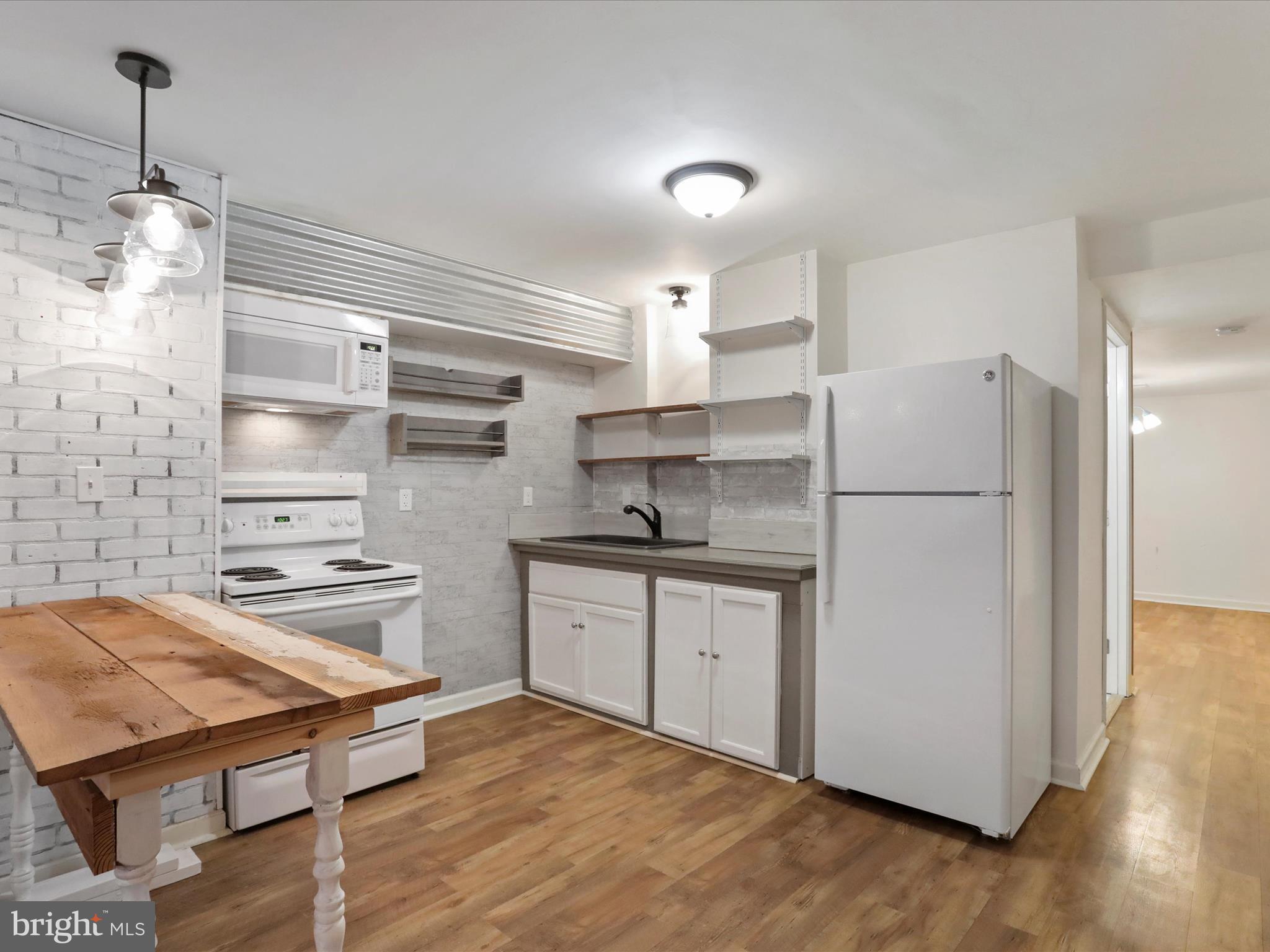 APPLE KNOLLS ESTATES - Residential