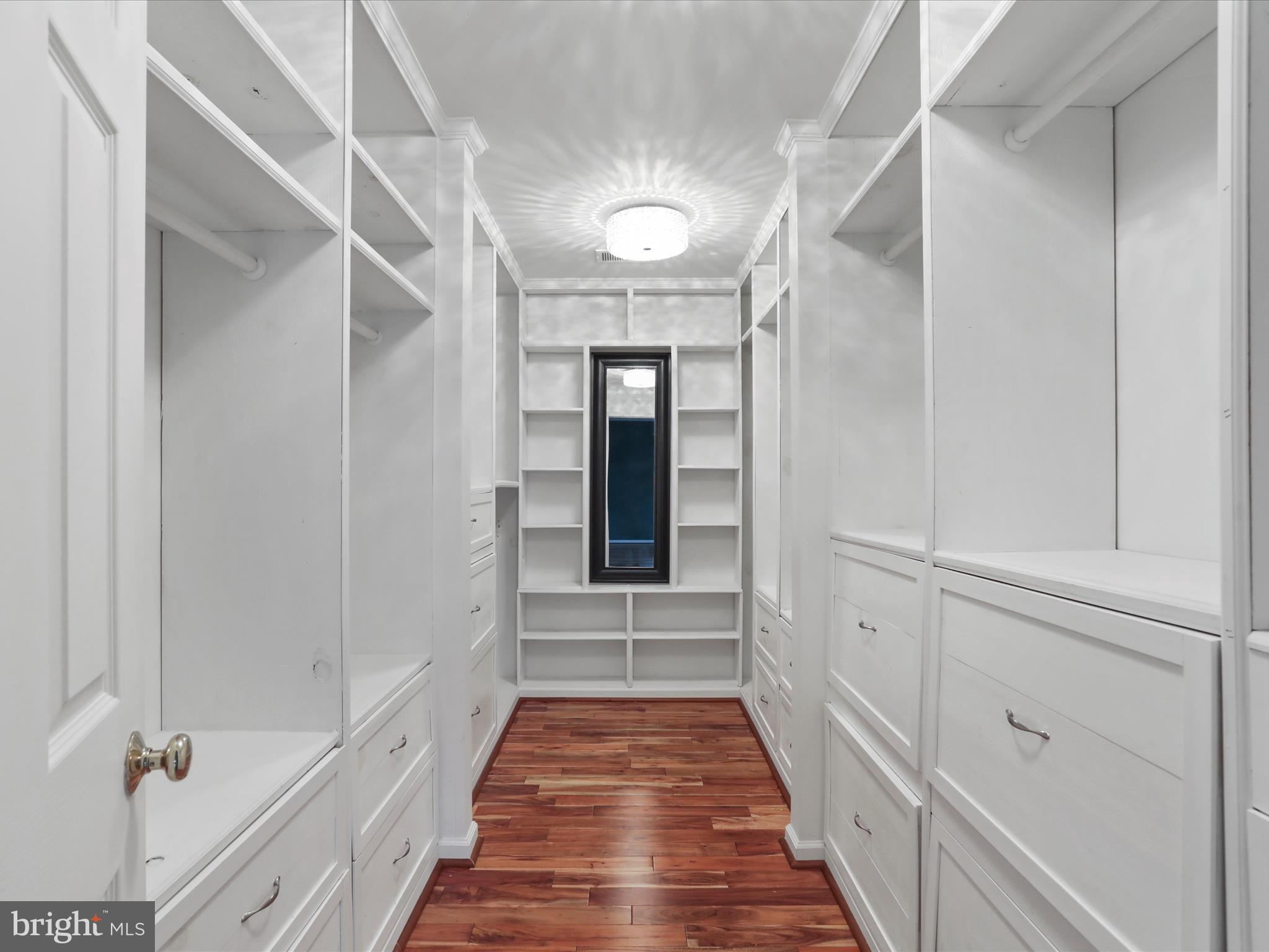 APPLE KNOLLS ESTATES - Residential