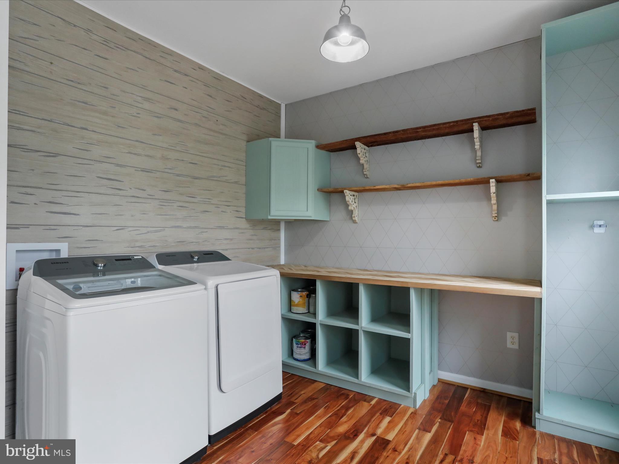 APPLE KNOLLS ESTATES - Residential