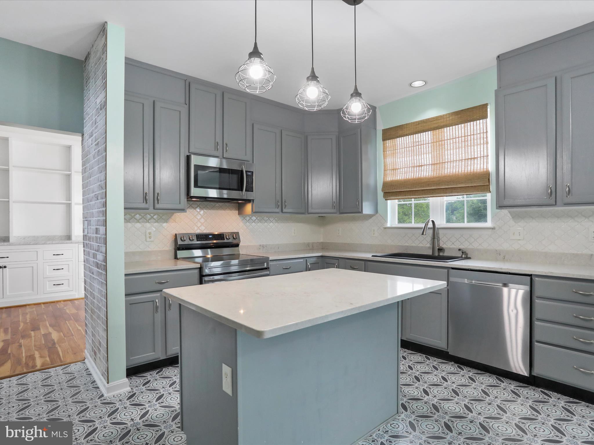 APPLE KNOLLS ESTATES - Residential