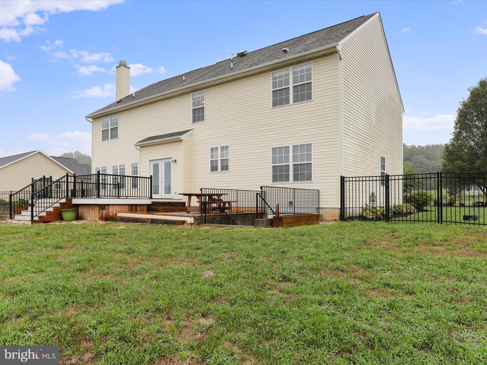 APPLE KNOLLS ESTATES - Residential