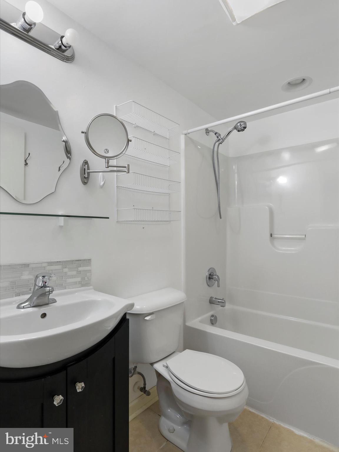 APPLE KNOLLS ESTATES - Residential