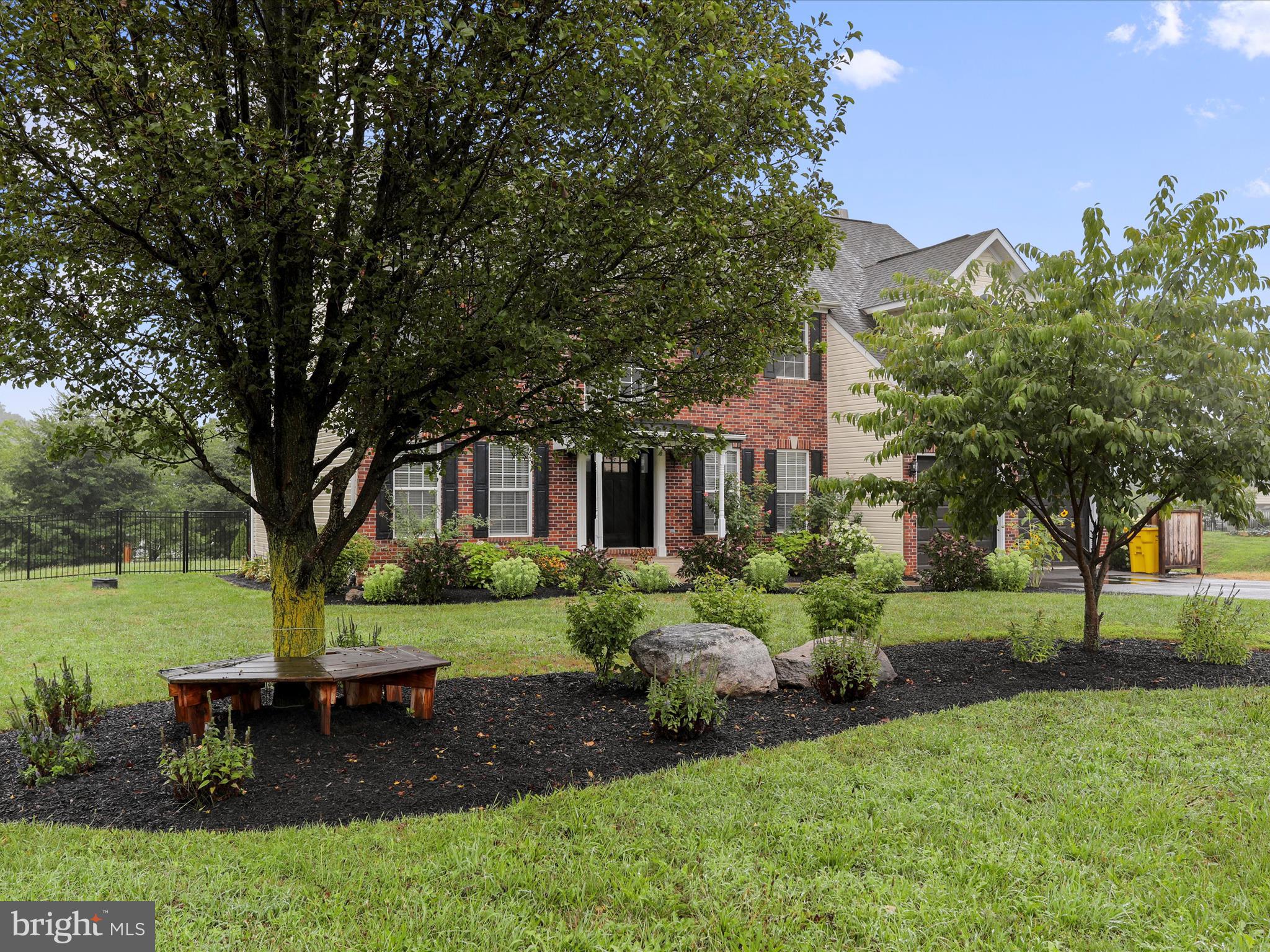 APPLE KNOLLS ESTATES - Residential