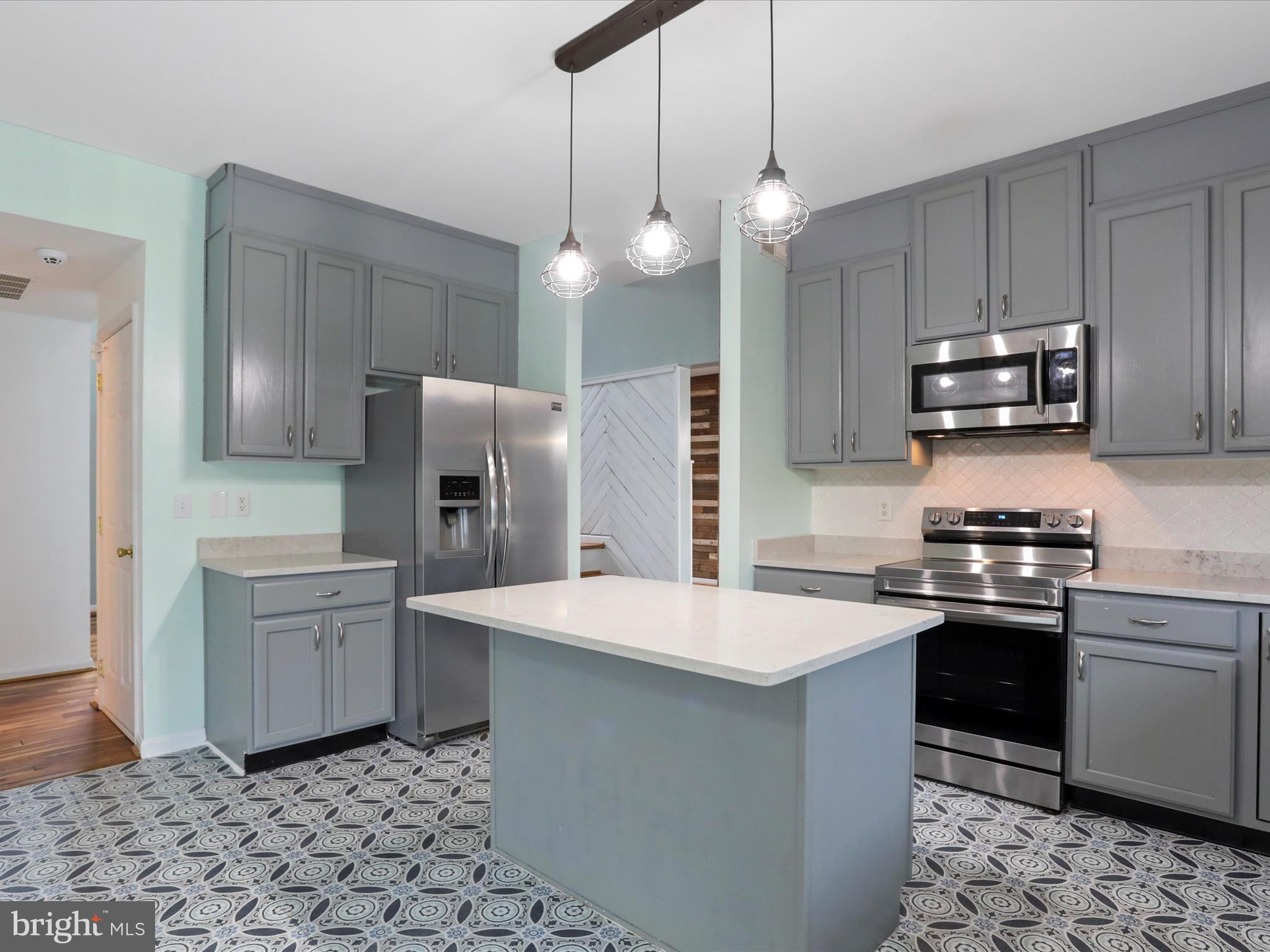 APPLE KNOLLS ESTATES - Residential