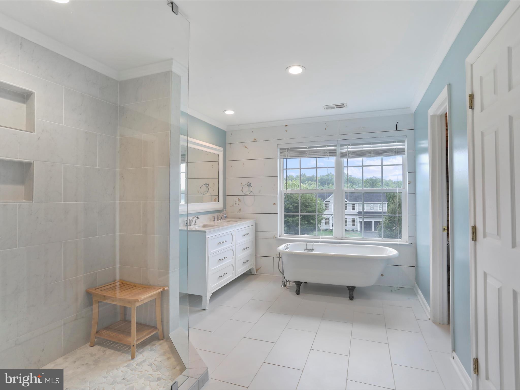 APPLE KNOLLS ESTATES - Residential