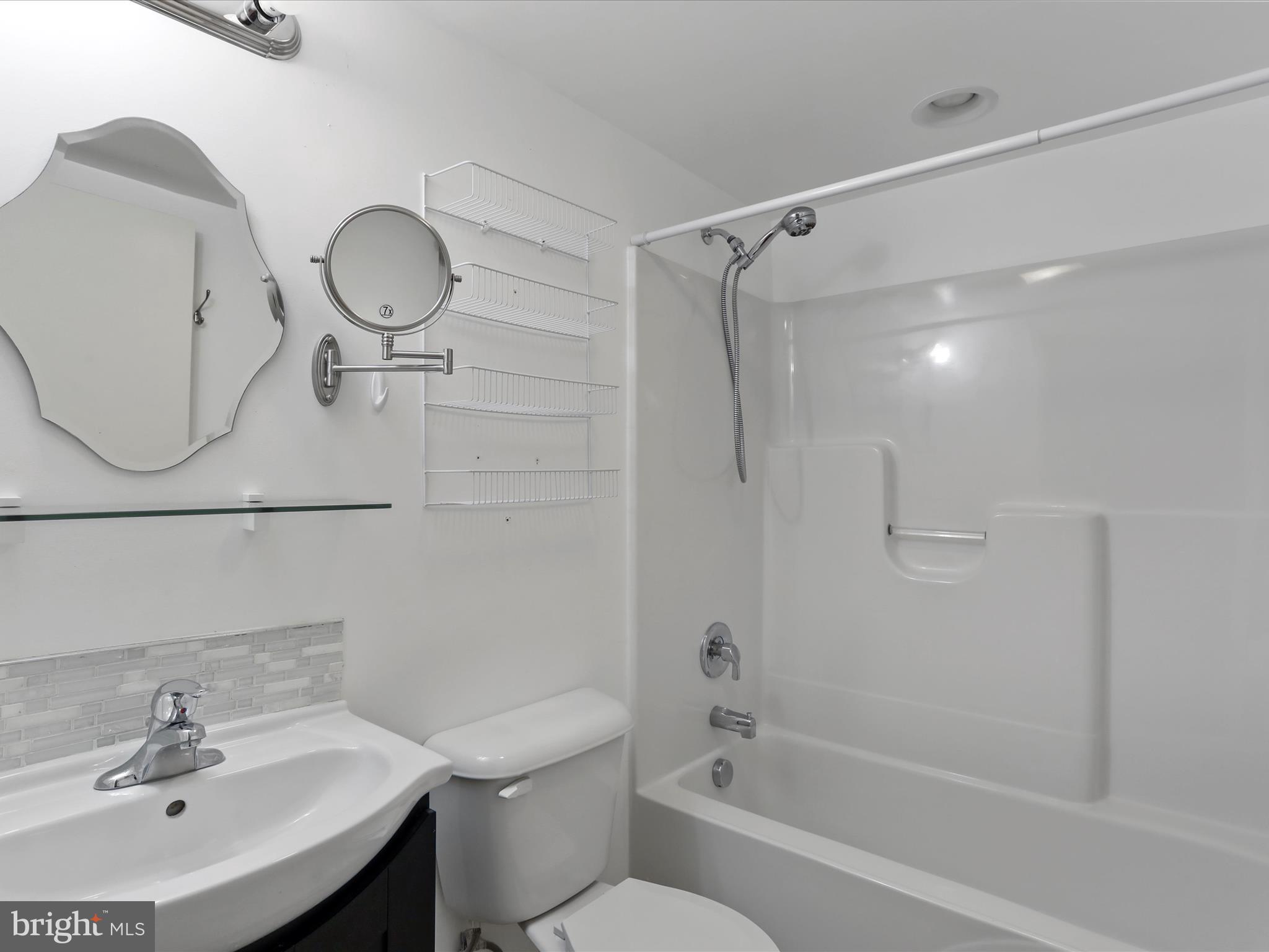 APPLE KNOLLS ESTATES - Residential