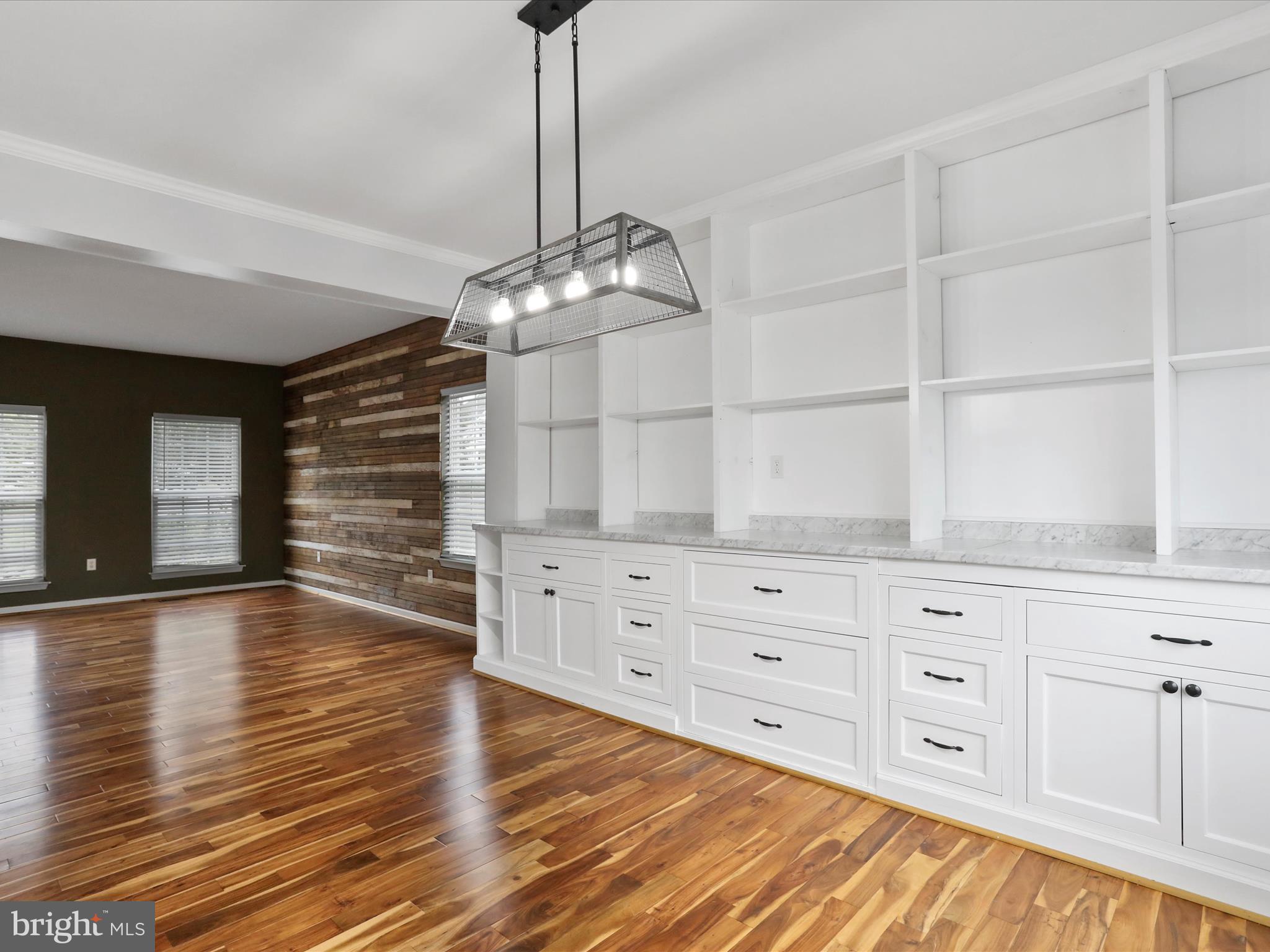 APPLE KNOLLS ESTATES - Residential