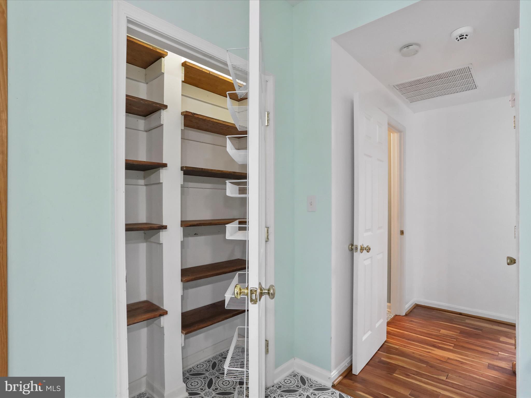 APPLE KNOLLS ESTATES - Residential