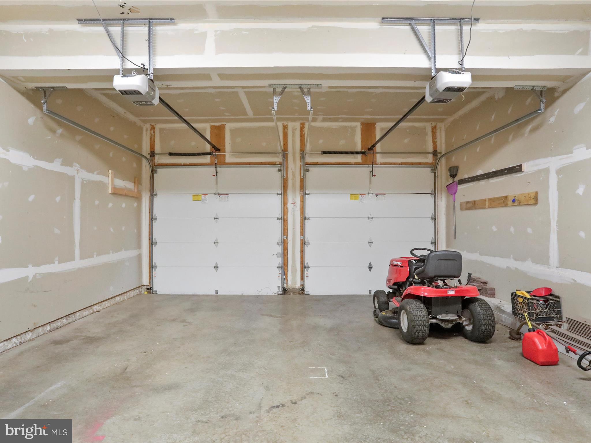 APPLE KNOLLS ESTATES - Residential