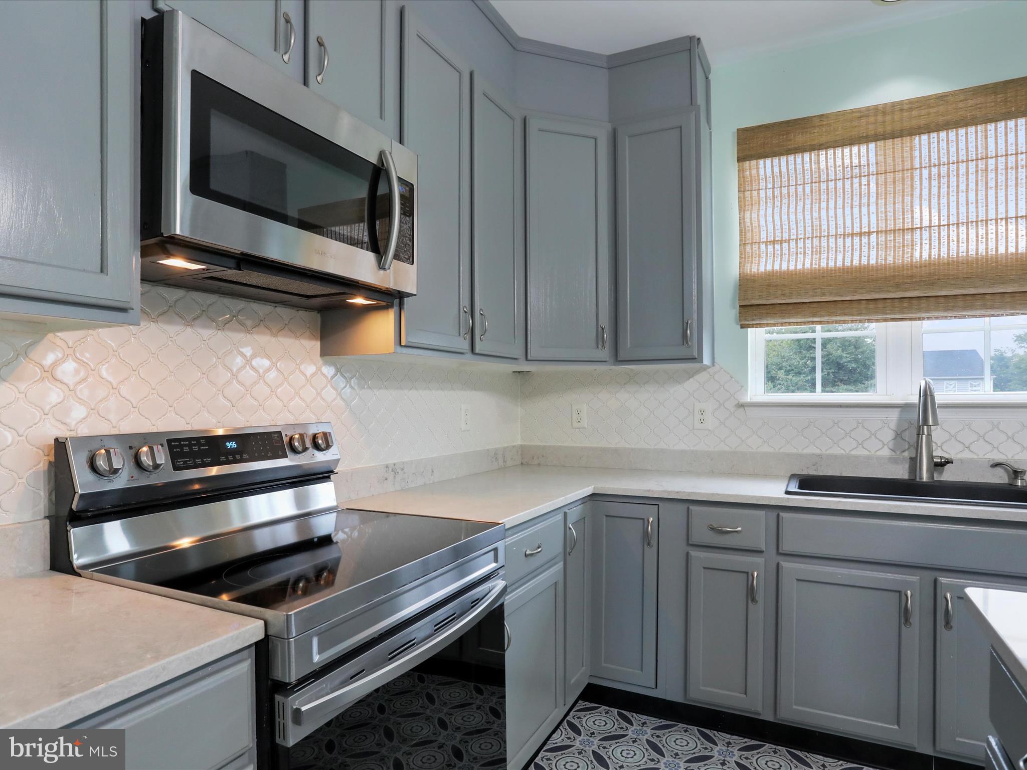 APPLE KNOLLS ESTATES - Residential