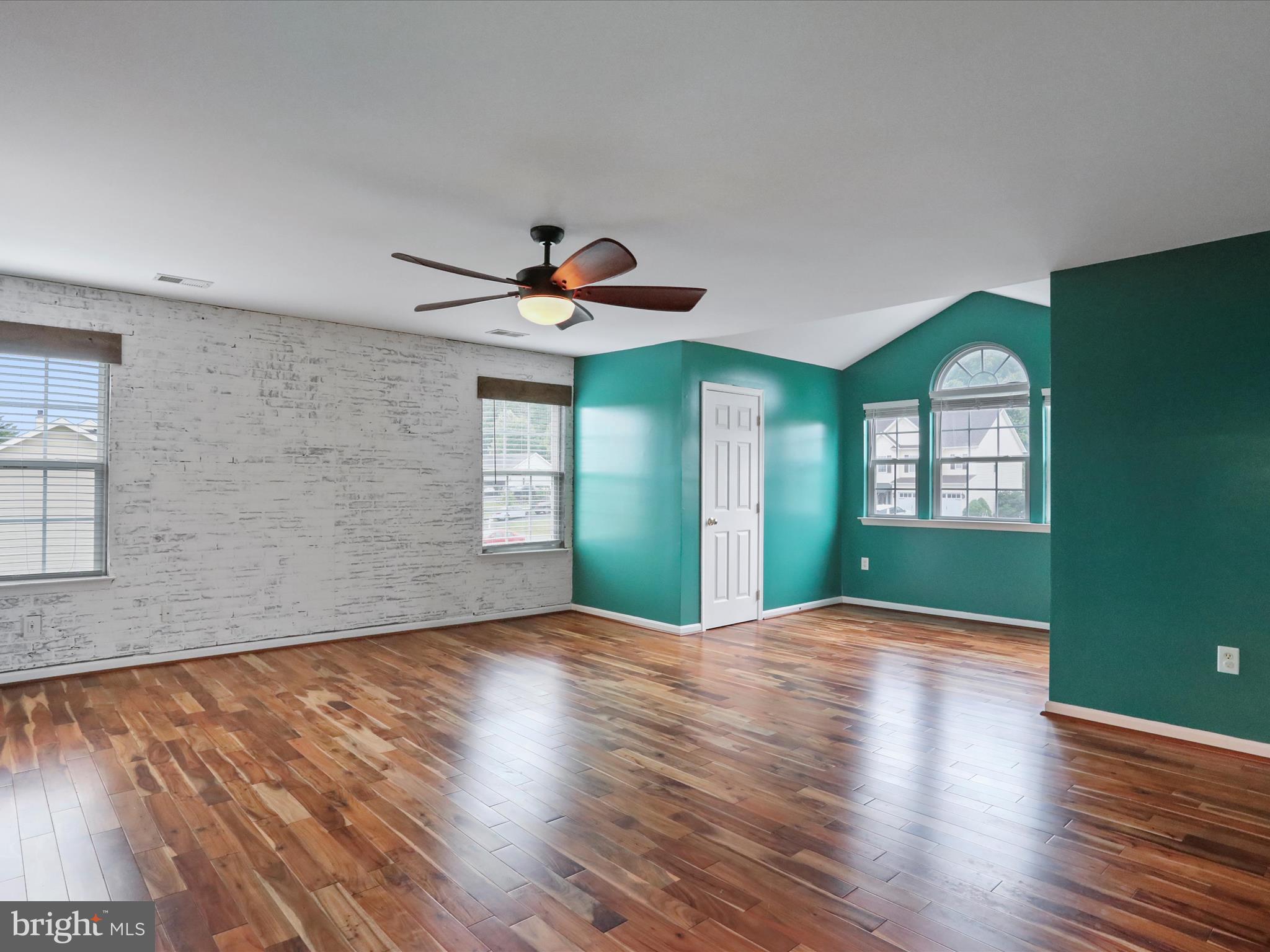 APPLE KNOLLS ESTATES - Residential