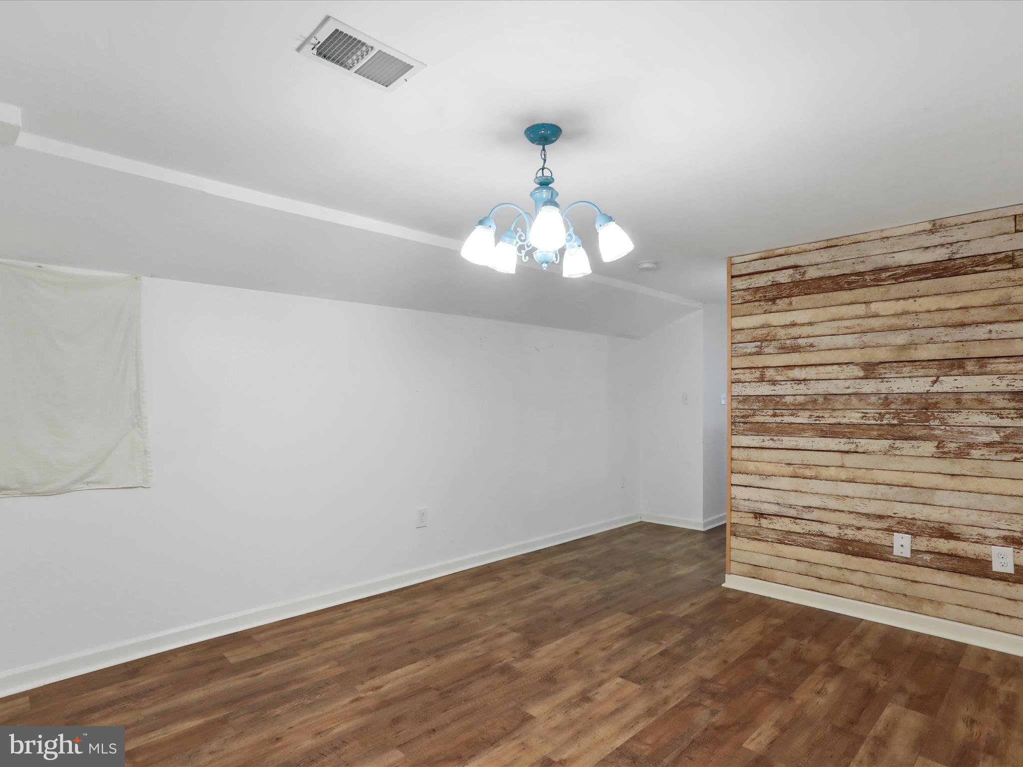 APPLE KNOLLS ESTATES - Residential