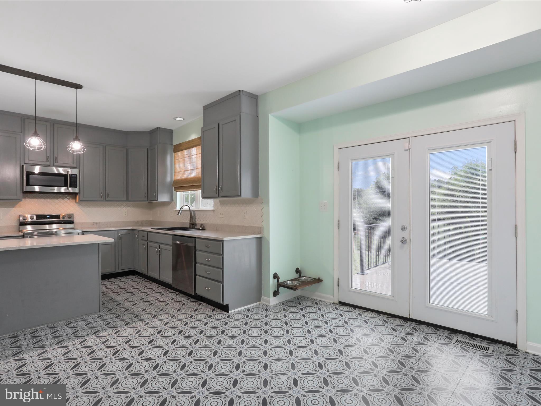 APPLE KNOLLS ESTATES - Residential