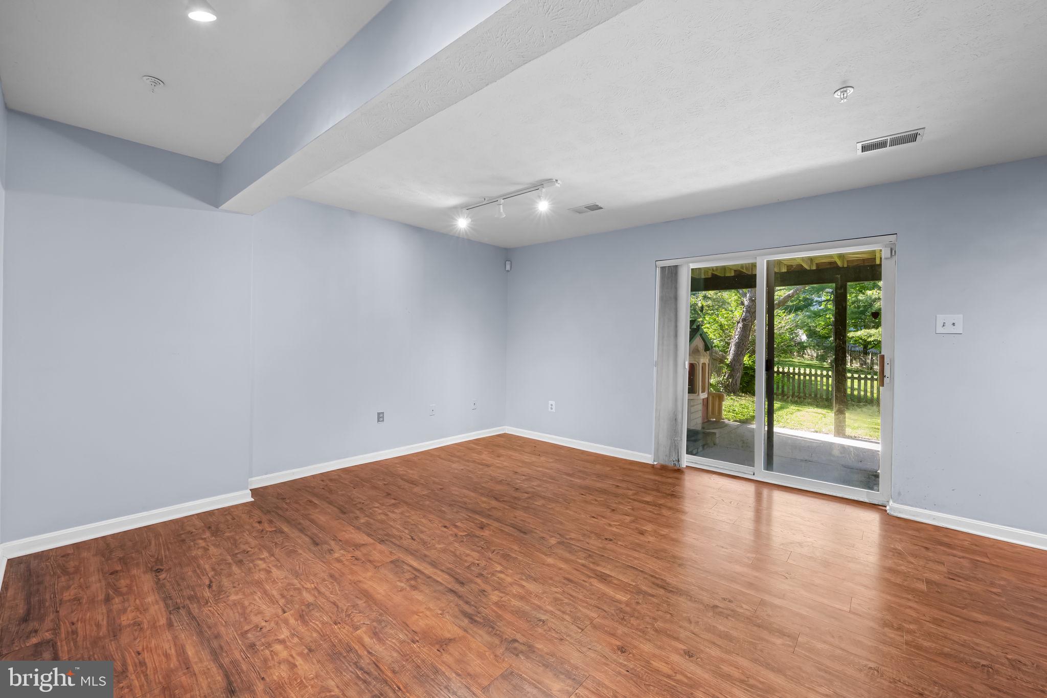 ROBERTS FIELD - Residential