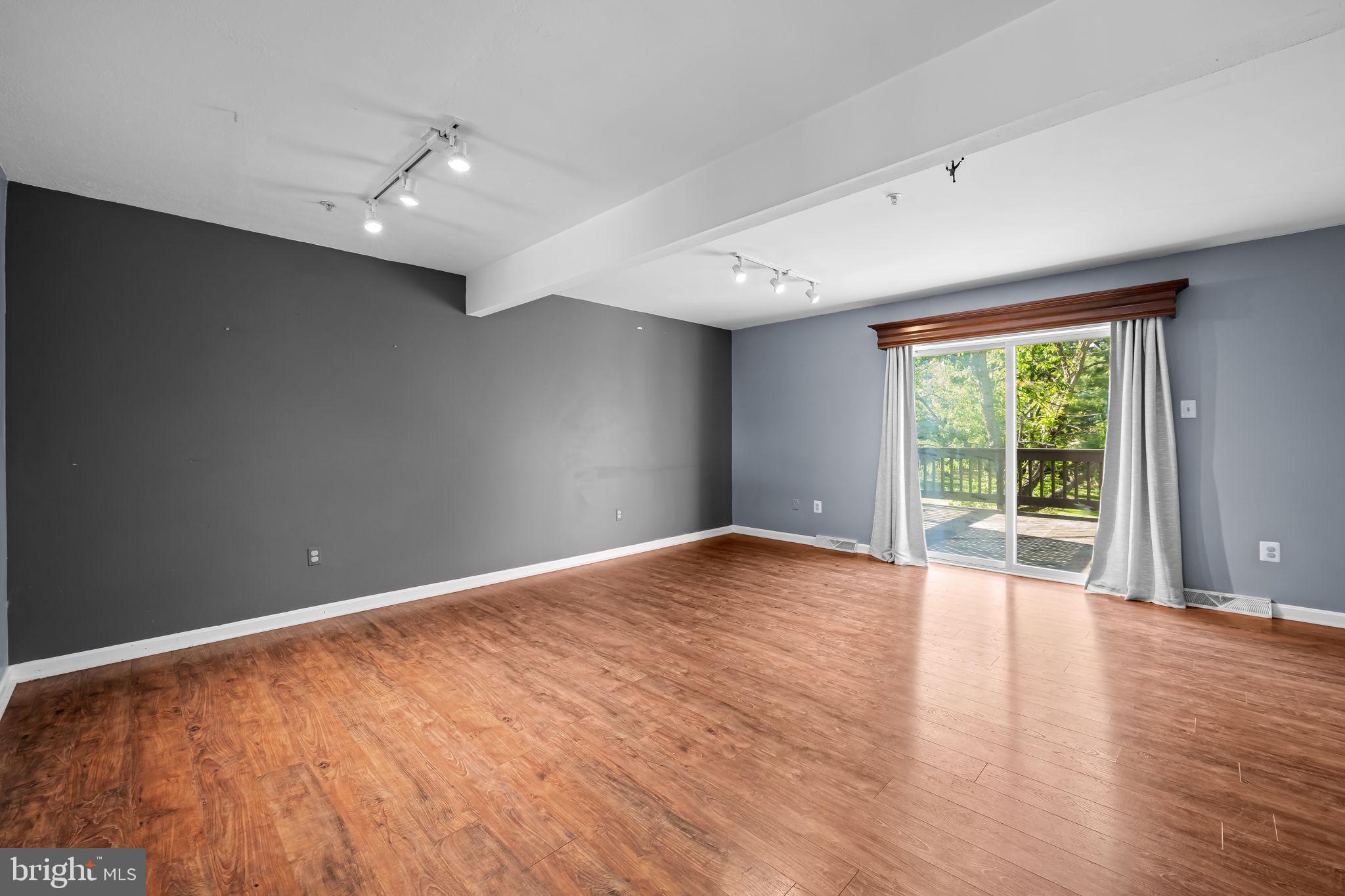 ROBERTS FIELD - Residential