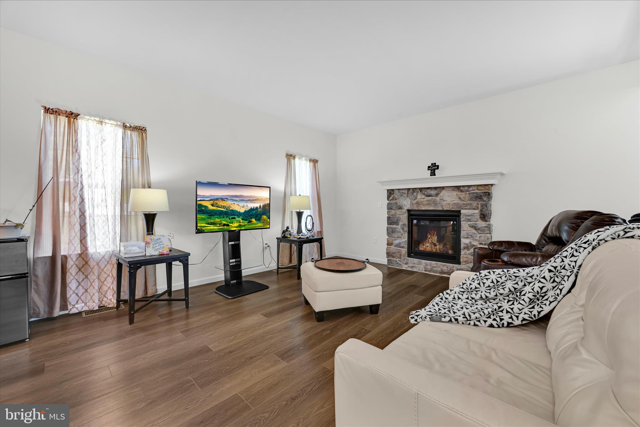 25 CREEKSIDE DRIVE