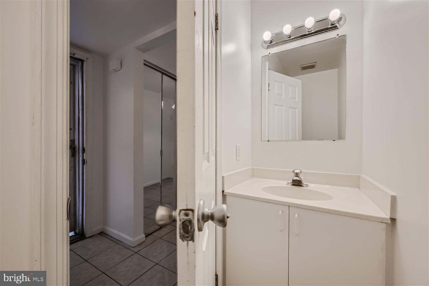 WASHINGTON HILL - Residential