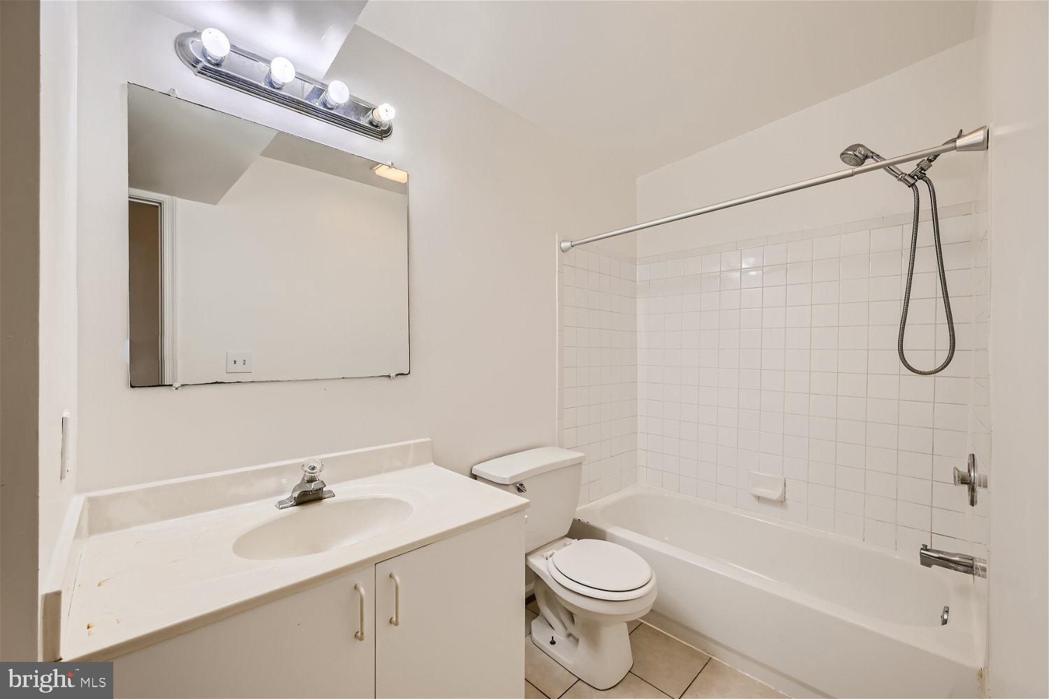 WASHINGTON HILL - Residential