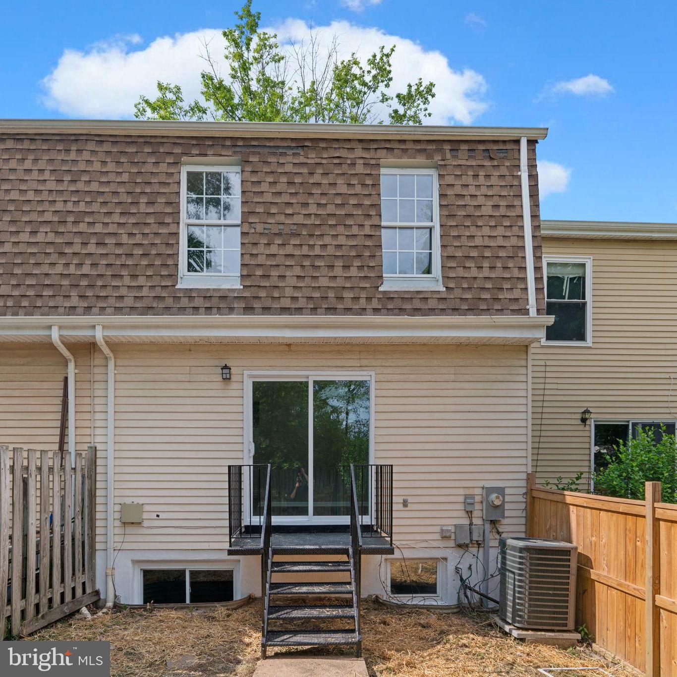 1863 ROBIN COURT