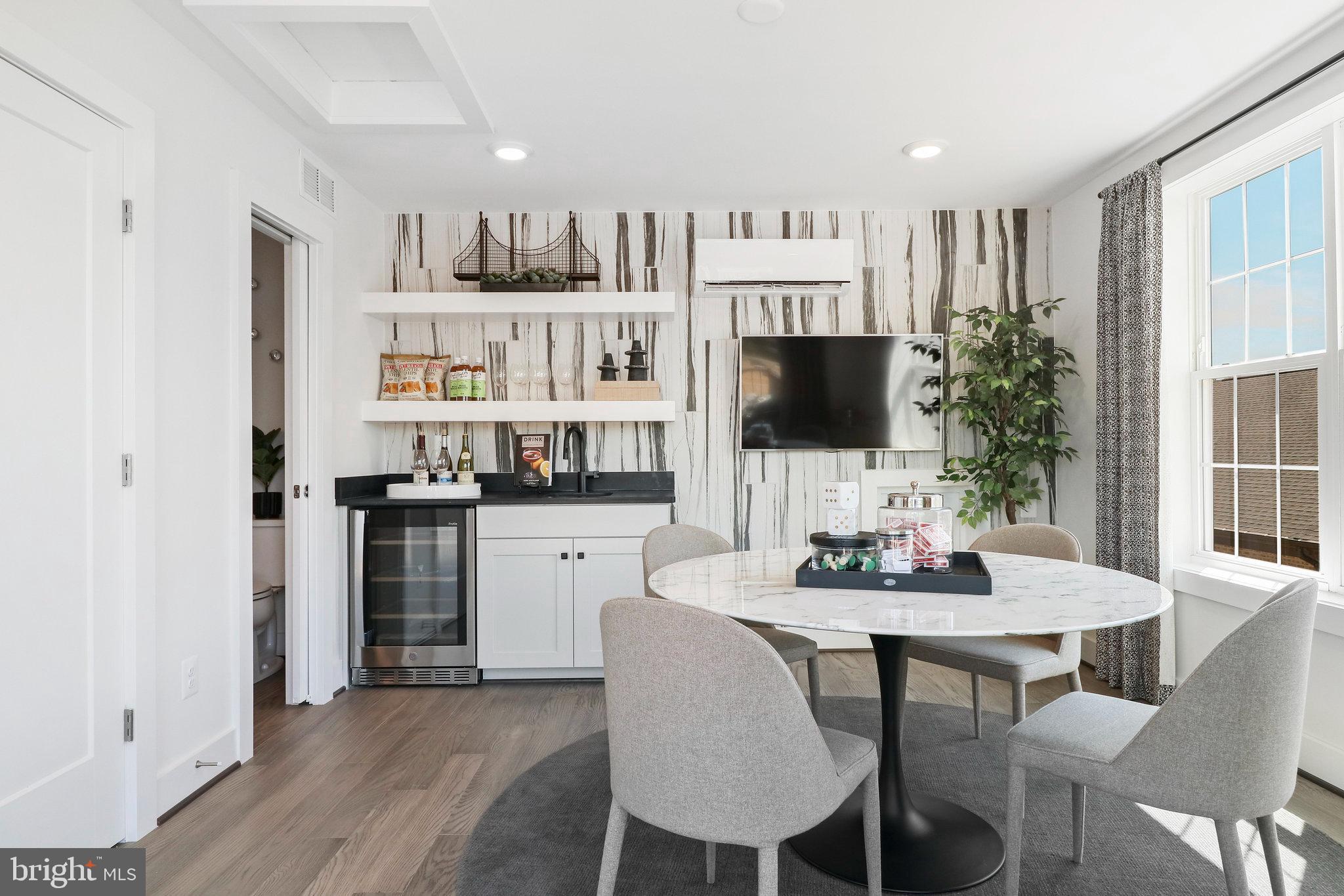 ENCLAVE AT FAIR LAKES - Residential