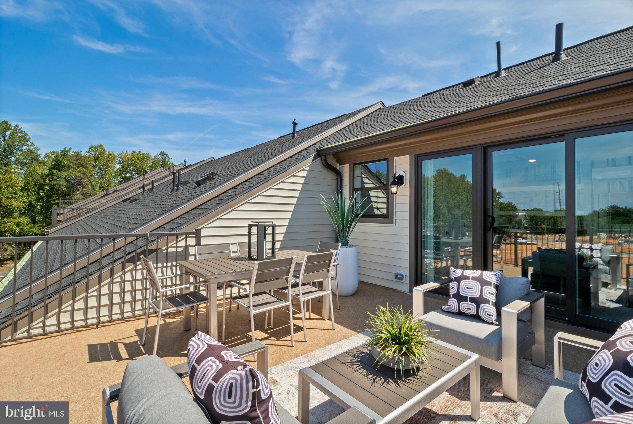 ENCLAVE AT FAIR LAKES - Residential