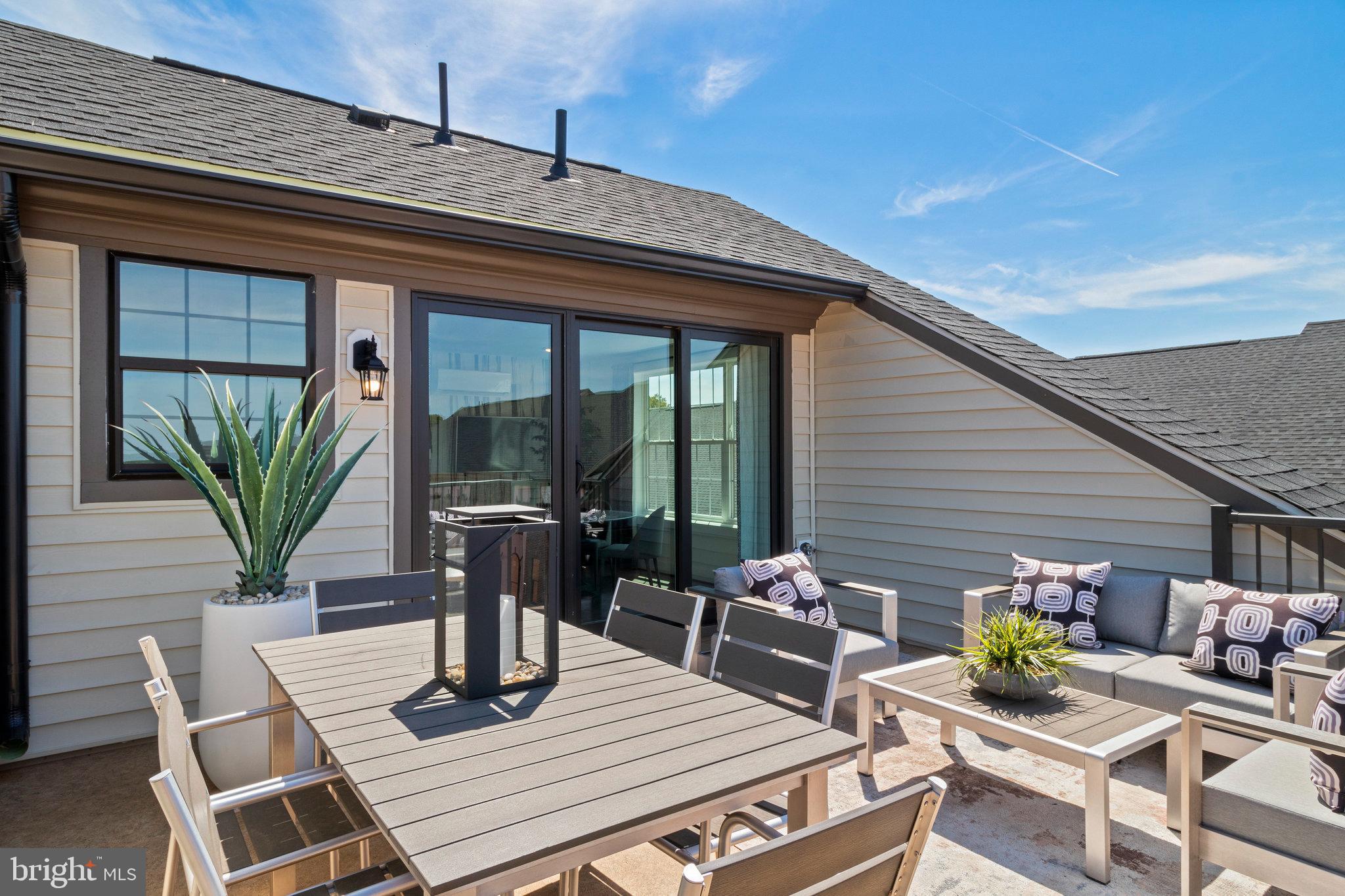 ENCLAVE AT FAIR LAKES - Residential