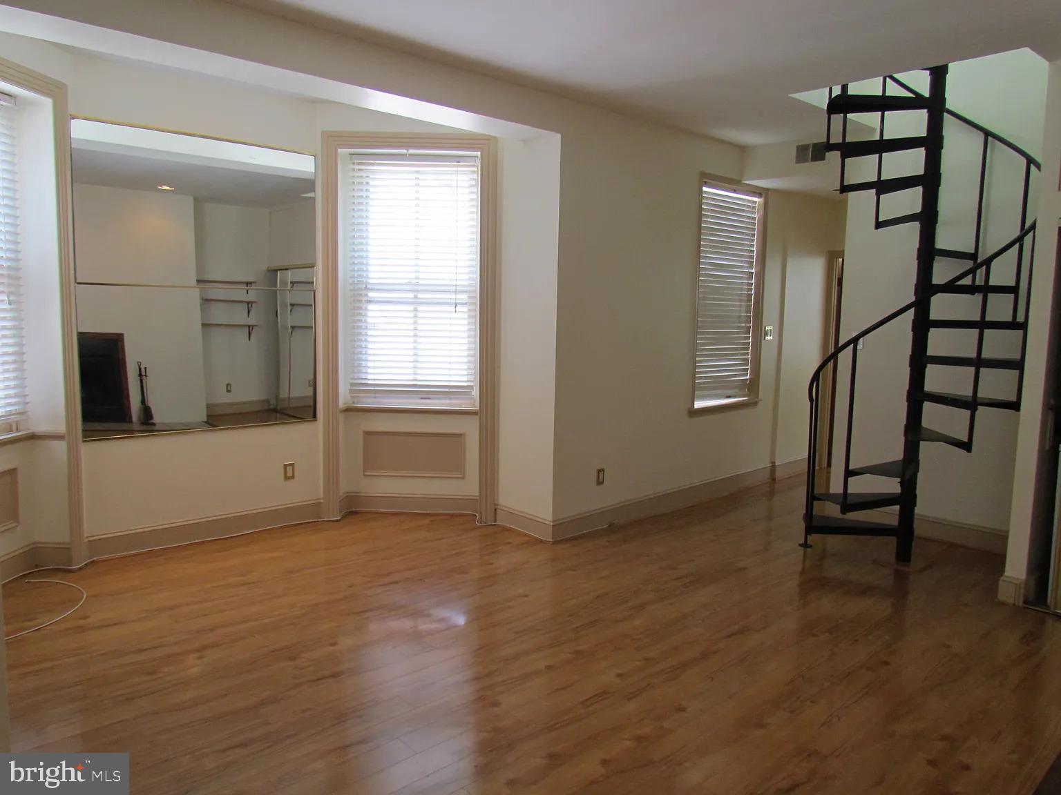 FAIRMOUNT - Residential Lease