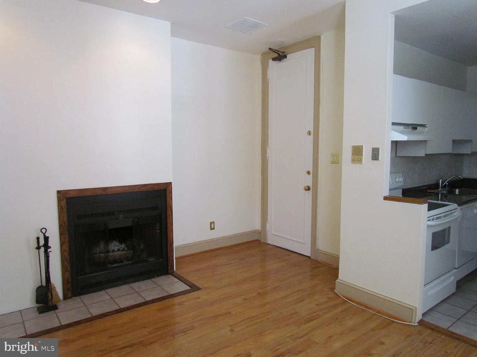 FAIRMOUNT - Residential Lease