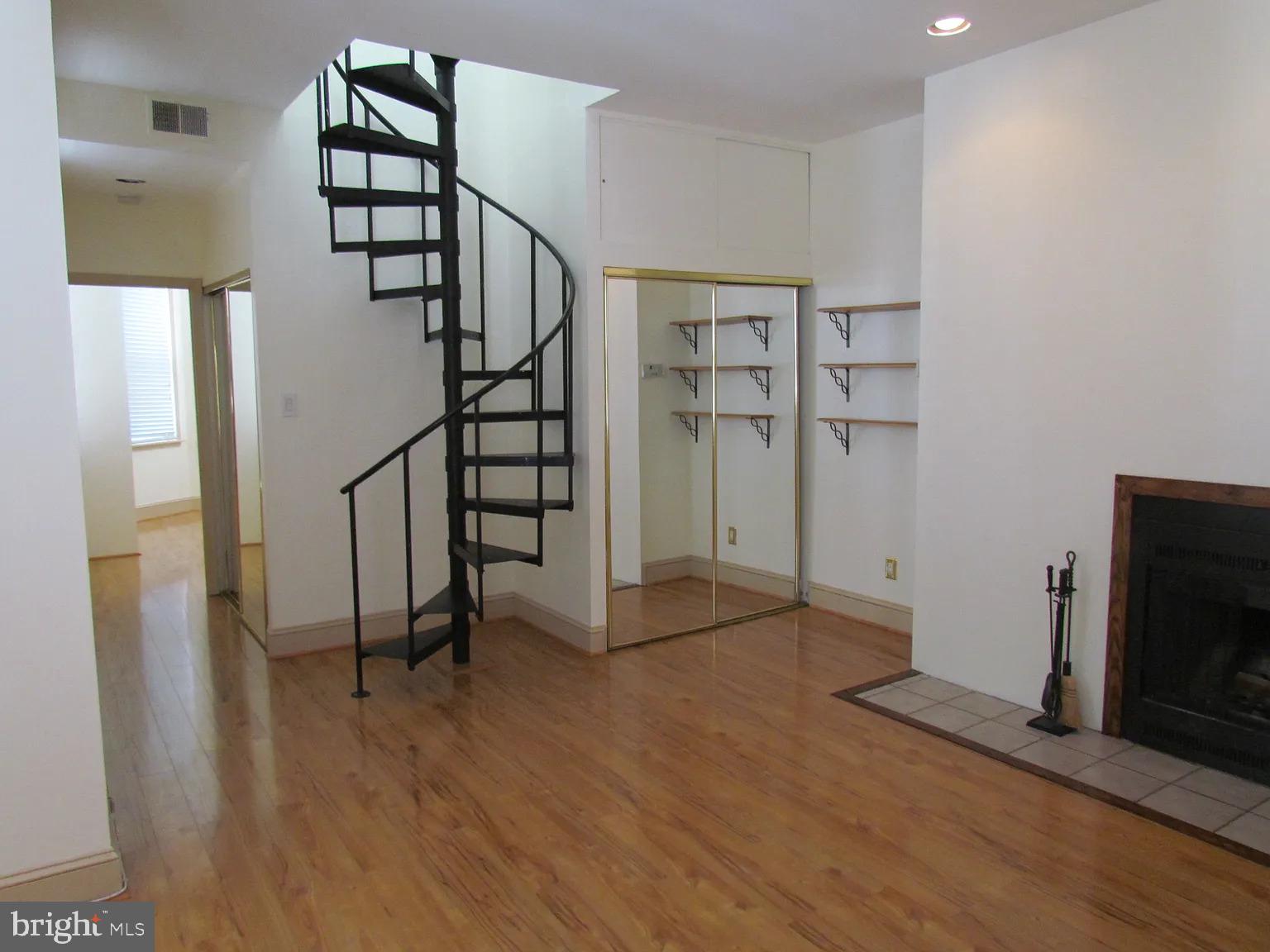 FAIRMOUNT - Residential Lease