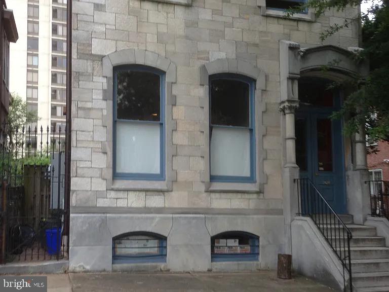 Grow Property Management offers this 1-bedroom, 1-bathroom condo located ideally on Spring Garden in the vibrant Fairmount neighborhood. Classic - with hardwood flooring, heavy wooded trim & doors; but with an open-concept living area with plenty of natural light. A larger then expected bedroom with generous closet space, and an updated bathroom with modern comfort.
Unit contains private roof deck with unlimited view.
Located in the greenest of Philadelphia Neighborhoods. Fairmount has large spans of grass, trees and greenery. Fairmount has a strong community that finds its ways into its park events, fooderys and coffee shops, each seeming to be outdoor cafe style. You won’t have trouble making friends here! Central Air, Dishwasher & In Unit Washer & Dryer.
THE PHILADELPHIA FAIRMOUNT NEIGHBORHOOD:
• Exceptional Walk Score & Immediate Public Transportation
• Immediate to Coffee Shops, Gastro Pubs, Breweries, Parks
• Close to Restaurants, Shopping, On/Off Highway Ramps
• Kelly Drive, Philadelphia Parkway Events
• Art Museum, Franklin Institute, Rodin Museum and Barnes Foundation
• Immediate to highway on/off ramps
SERVICES:
• Managed by Grow Property Management
• Tenant Portal System
• 24-hr Emergency Maintenance
SHOWING INSTRUCTIONS:
You can schedule an instant self-showing. A self-showing is without an agent & you are given a code to show yourself the unit. So it can be on the day & time that is best for you.
