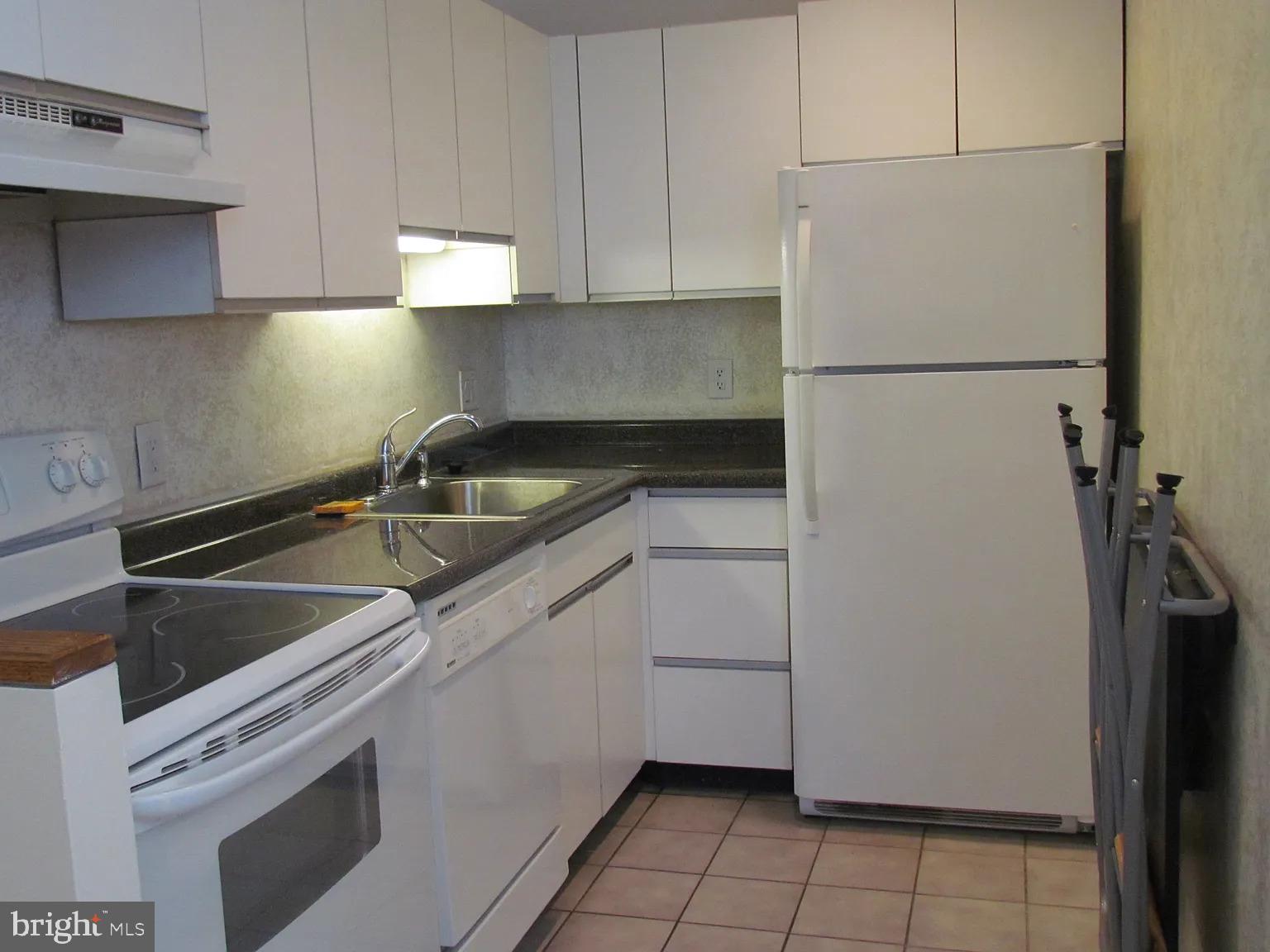 FAIRMOUNT - Residential Lease