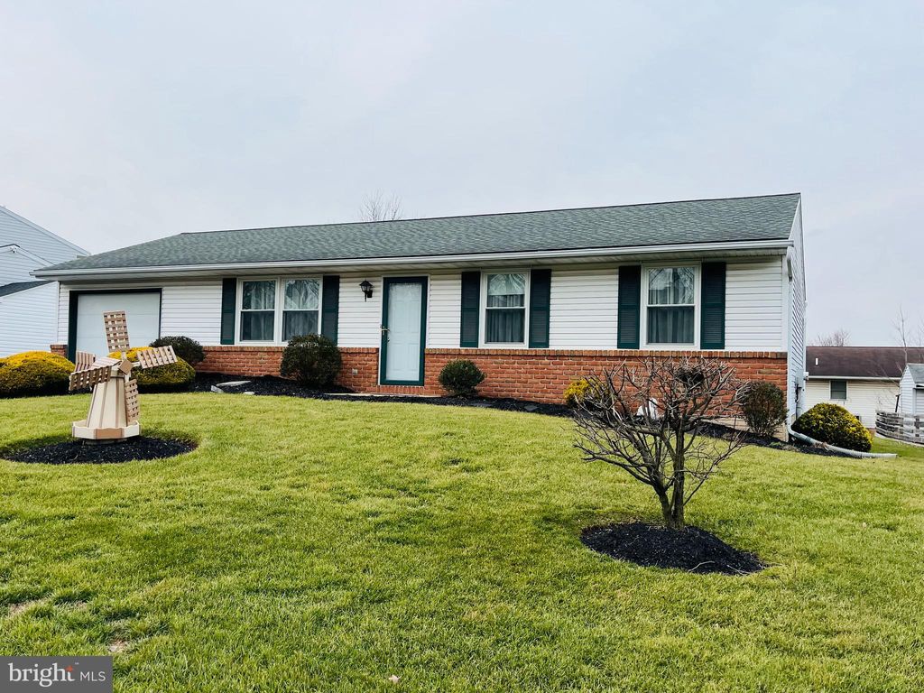 Photo of 21 HAYLOFT RD, DENVER, PA 17517 (MLS # PALA2029716)
