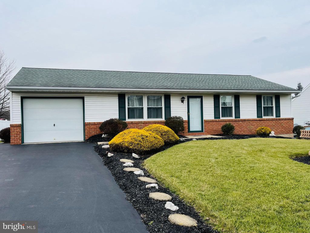 Photo of 21 HAYLOFT RD, DENVER, PA 17517 (MLS # PALA2029716)