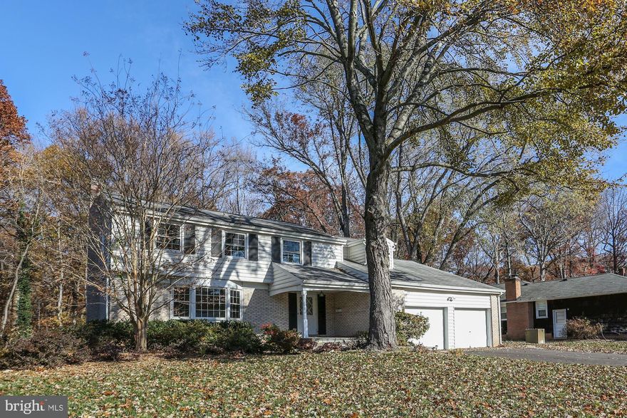 UPDATED 5 BR COL. W/ 2 CAR GARAGE**RENOVATED KITCHEN, BOTH UPPER BATHS COMPLETELY RENNOVATED IN 2017, LOWER LEVEL FULL BATH RECENTLY REMODOLLED*HARDWOOD FLRS IN LR,DR,KIT.*NEUTRAL W/W CARPET IN BR'S*FAMILY RM W/ WALKOUT TO PATIO OVERLOOKING PARKLAND*WALK-OUT RR & FULL BATH IN LL*FRENCH DOORS TO LR W/ BAY WIND.*DOUBLE PANE WINDOWS**WALK TO SCHOOLS,POOL,TENNIS,SHOPPING, ACCOTINK LAKE/PARK***METRO EXPRESS BUS TO PENTAGON**WEST SPRINGFIELD HS**