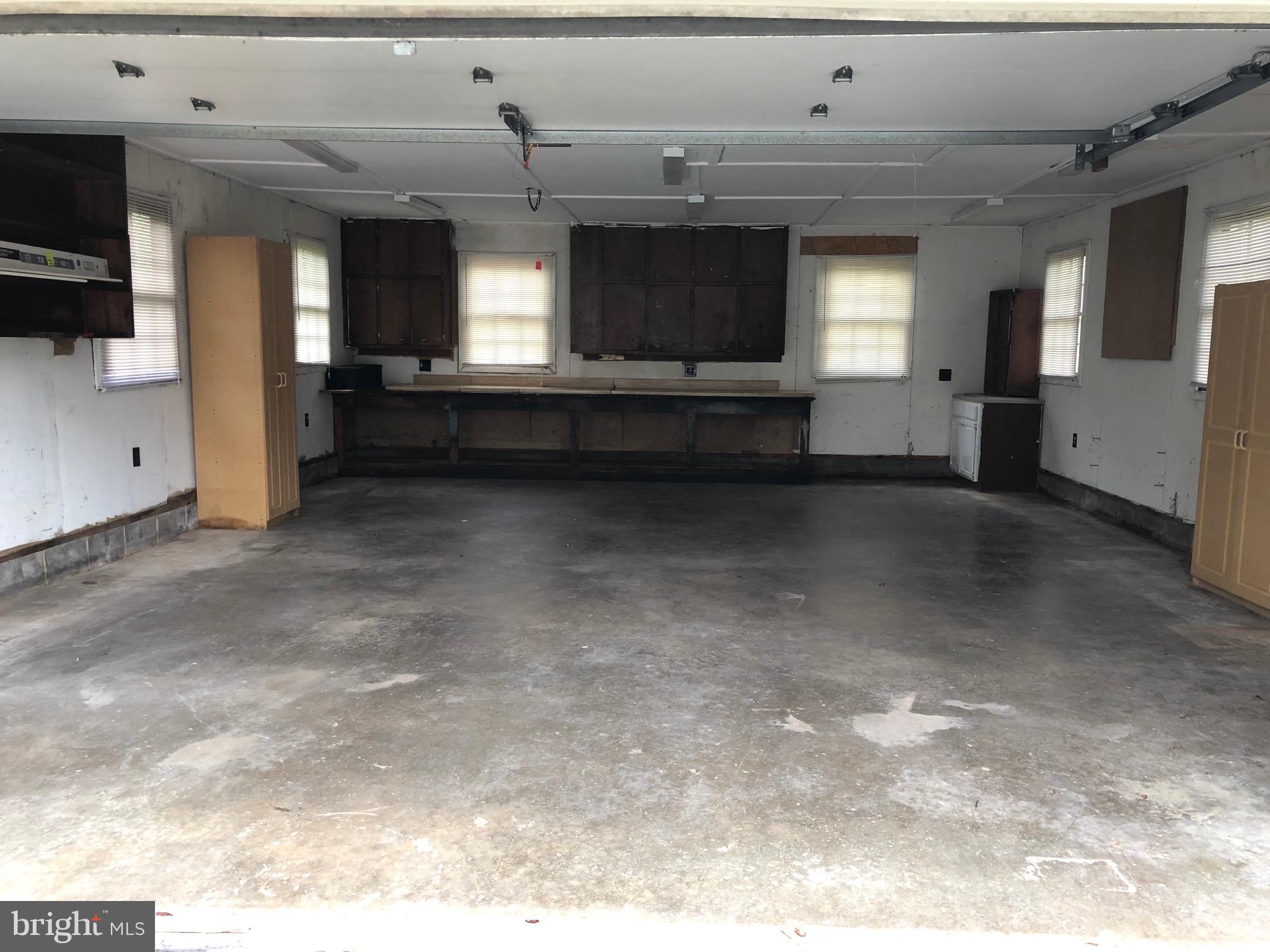 VIENNA WOODS - Residential Lease