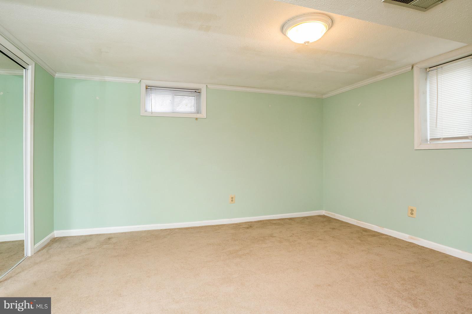 VIENNA WOODS - Residential Lease