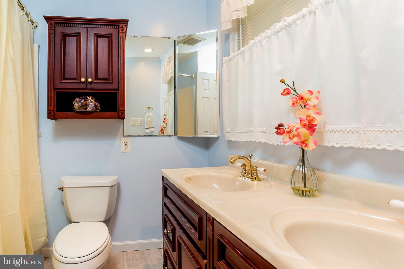 VIENNA WOODS - Residential Lease