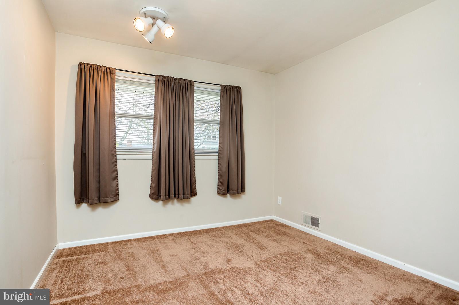 VIENNA WOODS - Residential Lease