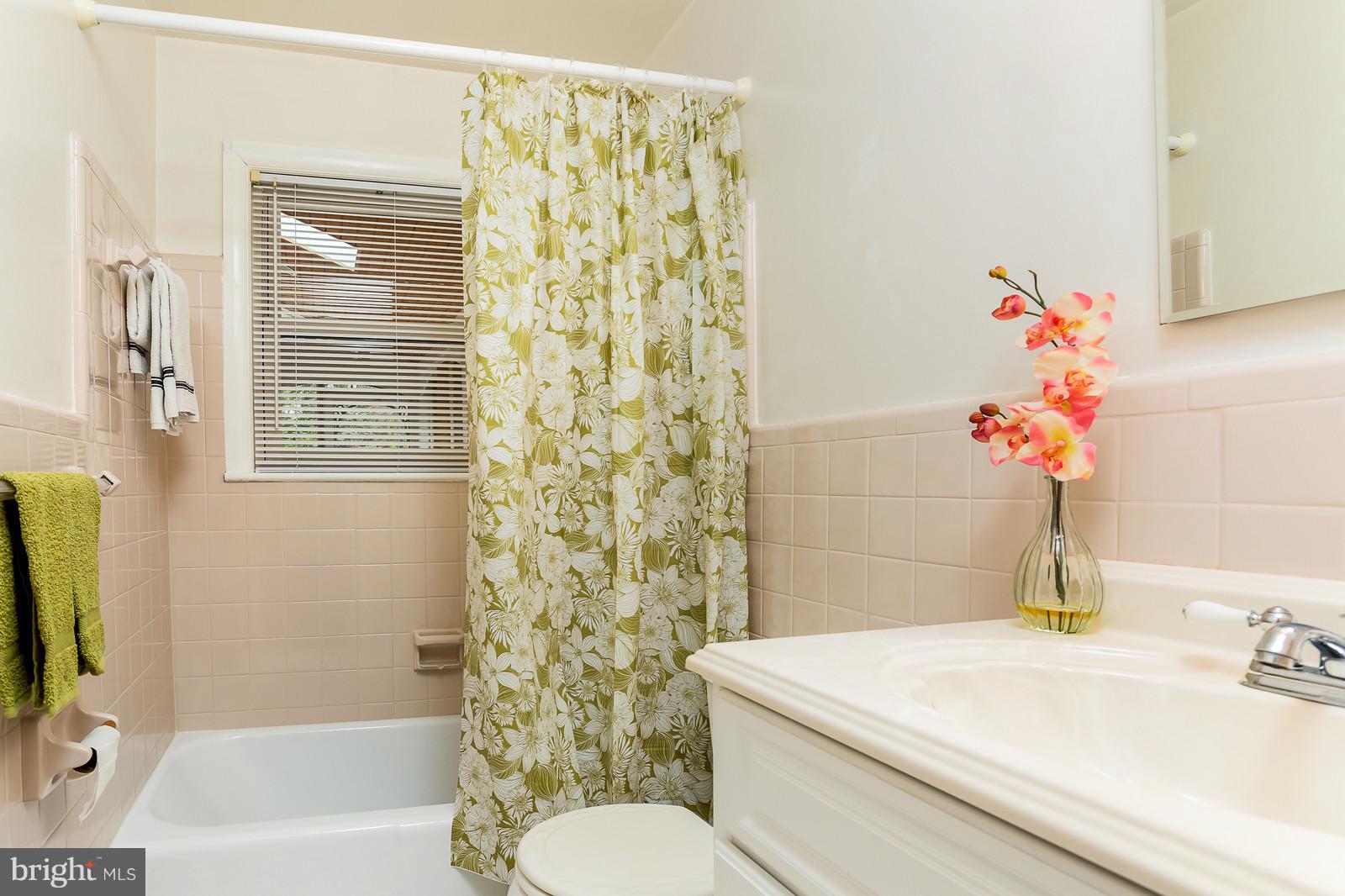 VIENNA WOODS - Residential Lease